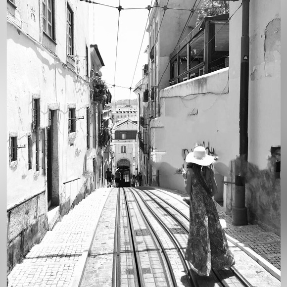 Meet your Posher, Lorey - Picture 3 of 16